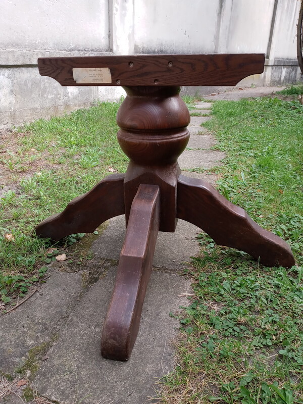 Elbląg Witam. 
Mam na sprzedaż ośmiokątny dębowy stół holenderski. Stół jest solidny i ciężki co jest też powodem