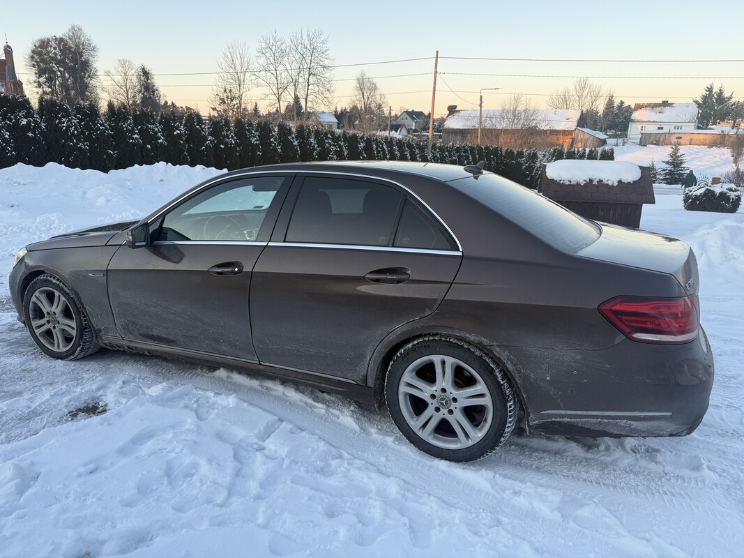 Elbląg Sprzedam Mercedesa E300 BlueTEC Hybrid o mocy 204 KM. Auto jest bardzo wygodne, dynamiczne, a przy tym naprawdę