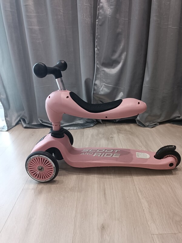 Elbląg Sprzedam hulajnogę/jeździk Scoot & Ride.
Hulajnoga była użytkowana wyłącznie przez jedno dziecko. Jest w