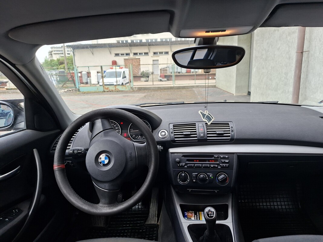 Elbląg Na sprzedaż mam fajne BMW serii 1 w wersji E87.To świetne autko z 2007 roku, z niezawodnym silnikiem diesla o