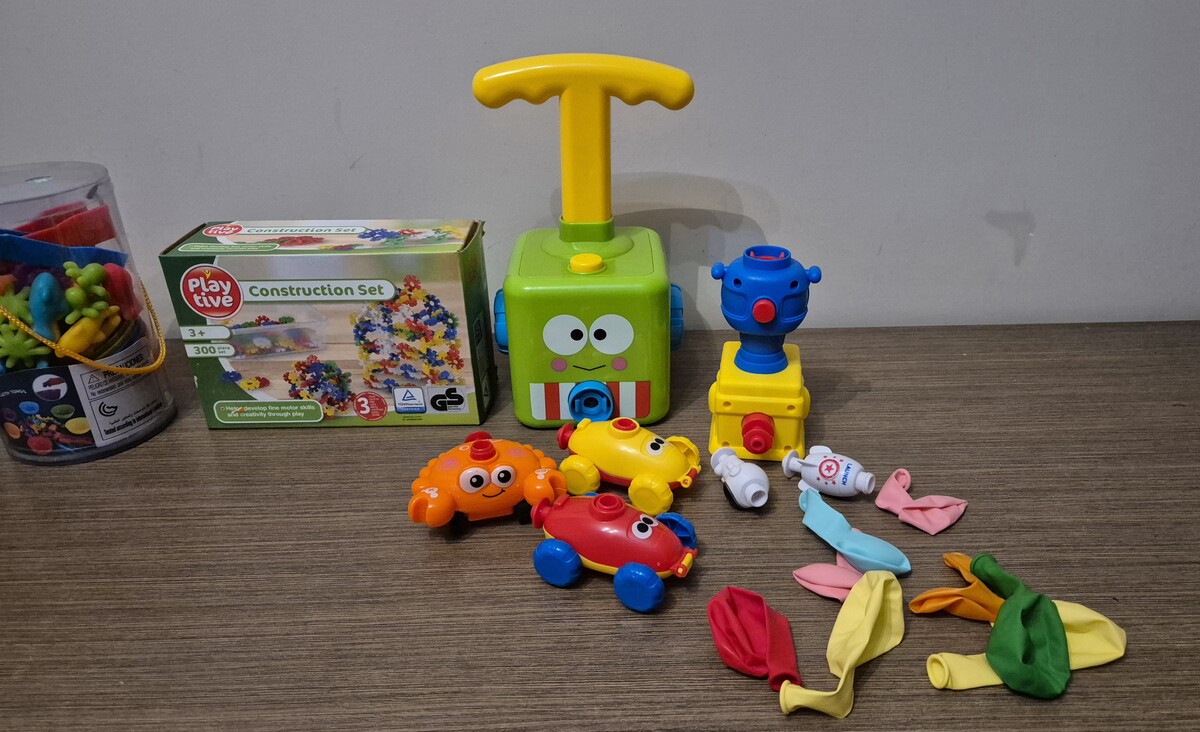 Elbląg Zabawki edukacyjne: - construction set firmy Play Tive, naciętą kółka do łączenia - magnetic construction firmy