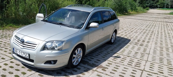 Elbląg Sprzedam niezawodna toyote avensis t25.
Samochod w stanie bardzo dobrym choc nosi slady uzytkowania. Toyotka