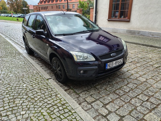 Elbląg SprzedamFORD FOCUS 2005 1.6 benzyna 100kmKolor GRANATOWYPrzebieg 280tys kmWszystko sprawne Klimatyzacja, el.