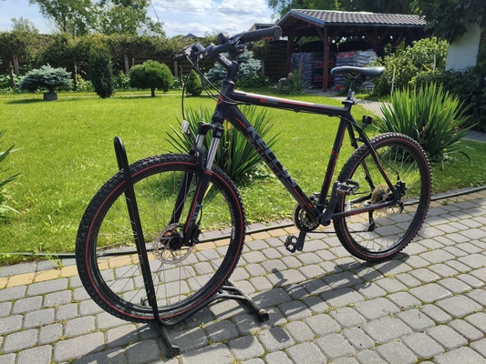 Elbląg Sprzedam rower MTB górski Kellys
Rama 21,5 cala koła 26 dzięki czemu jest zwrotny i sprytny w zakrętach.