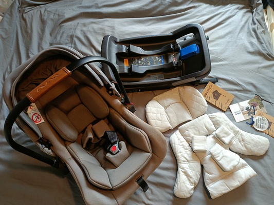 Elbląg SPRZEDAM FOTELIK DZIECIĘCY 0-13 kg Z BAZĄ ISOFIX
Fotelik Nuna Pipa Lite lx z bazą 
W bardzo dobrym