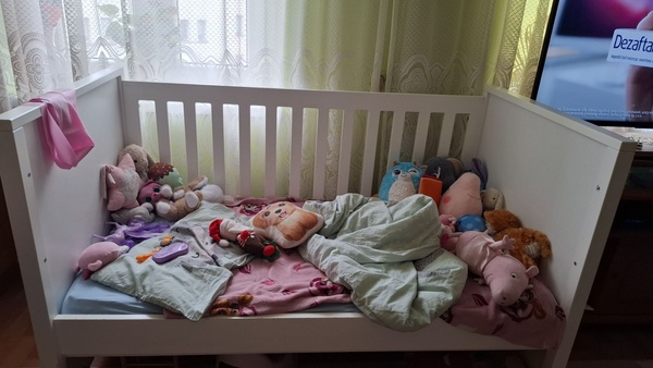 Elbląg Witam posiadam na sprzedaż łóżeczko w bardzo dobrym stanie. Łóżeczko ma połamaną jedna szczebelke ale jak