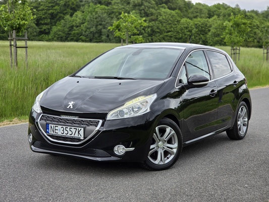 Elbląg Oferuję do sprzedaży zadbany egzemplarz Peugeot 208 w wersji Allure z chwalonym silnikiem benzynowym 1.4 VTI 95