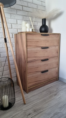 Elbląg Sprzedam meble, kolor złoty dąb kraft, czarne uchwyty:
2 komody szer. 60 cm.
szafka rtv 140 cm.
regał 70 cm.