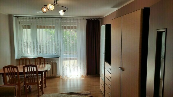 Elbląg Polecamy do wynajęcia mieszkanie 2 - pokojowe o powierzchni 41 m2 przy ul. Matejki. Mieszkanie znajduje się na