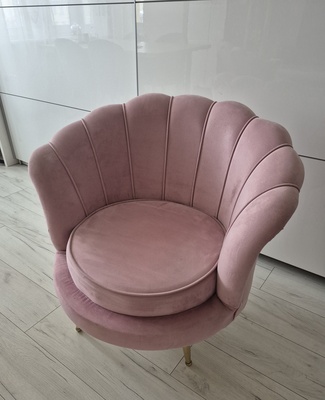 Elbląg Sprzedam piękny fotel tapicerowamy w kształce MUSZLA w kolorze różowym na złotych nóżkach. 
Fotel był używany,
