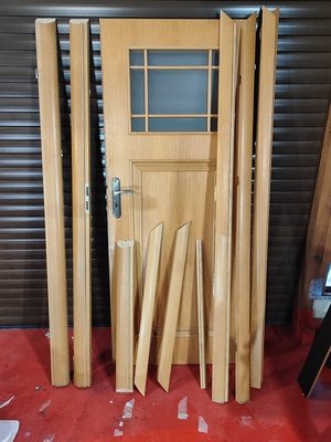Elbląg Sprzedam drzwi wewnętrzne prawe wysokość 203 cm, szerokość 80 cm okleina dębowa. Cena 200 zł