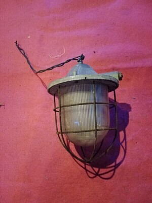 Elbląg Sprzedam trzy lampy loft z czasów PRL. Stan widoczny na zdjęciach. Odbiór osobisty Elbląg lub możliwość wysyłki