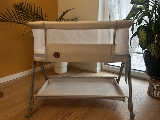 Elbląg Sprzedam dostawkę do łóżka lionelo luna.
Łóżeczko na kółkach z regulowaną wysokością. W zestawie materac firmy