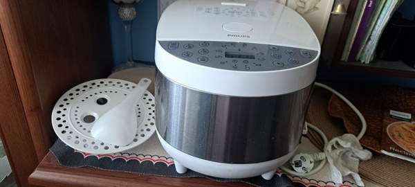 Elbląg Sprzedam Multicooker Philips, model hd4713/40,kupiony 2lata temu, użyty kilka razy.