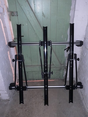 Elbląg Sprzedam bagażnik dachowy z zamocowanymi szynami na trzy rowery. Użyty trzy razy. Oryginalny bagażnik do S-maxa