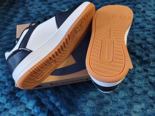 Elbląg Witam sprzedam nowe buty rozmiar 39 champion chłopięce za 50 zl