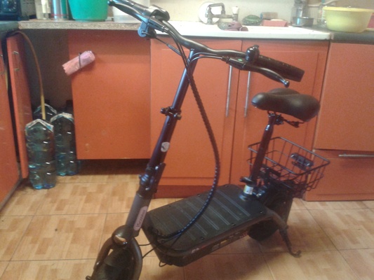 Elbląg Sprzedam hulajnogę z siodełkiem. Nie używana w pełni sprawna po prostu nowa, nie trafiony prezent.