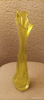 Elbląg Mam do sprzedania b. ładny kolekcjonerski wazon tzw. sękaczwyprodukowany ręcznie z barwionego szkła sodowego w