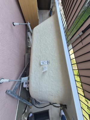 Elbląg Sprzedam wannę akrylową z baterią, wymiary 150x70,wanna była kupiona niecałe 2 lata temu. 
Wymieniam z powodu