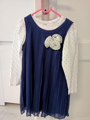 Elbląg SPRZEDAM SUKIENKĘ I BLUZECZKĘ DLA DZIEWCZYNKI NA RÓŻNE OKAZJE ROZMIAR 122.ODBIÓR OSOBISTY.