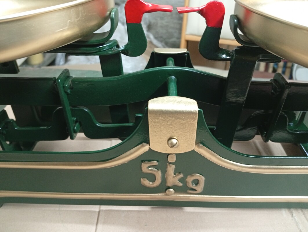 Elbląg sprzedam wagę szalkową po pełnej renowacji atrakcyjny wygląd kolor ciemna zieleń plus złocenia sprawna