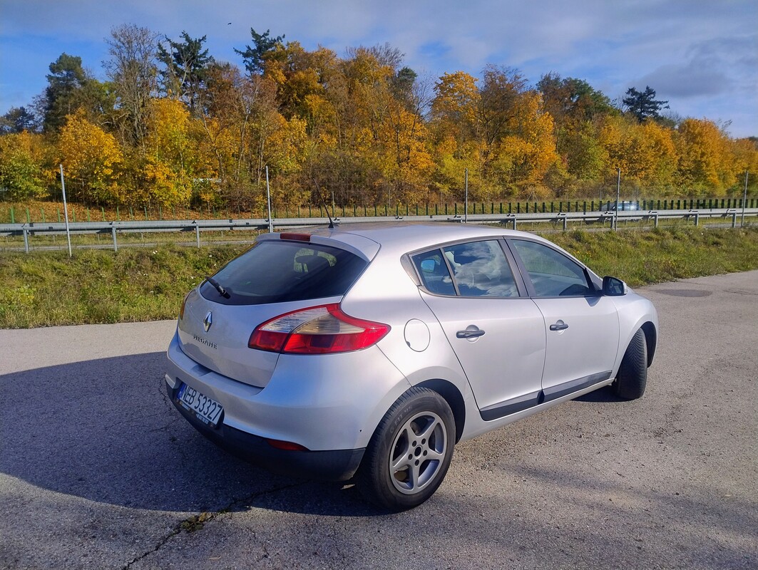 Elbląg Sprzedam renault Megane 1.5 DCi, rok 2010.Samochód w naszym użytkowaniu 6sty rok. 
Wyposażenie:
Elektryczne