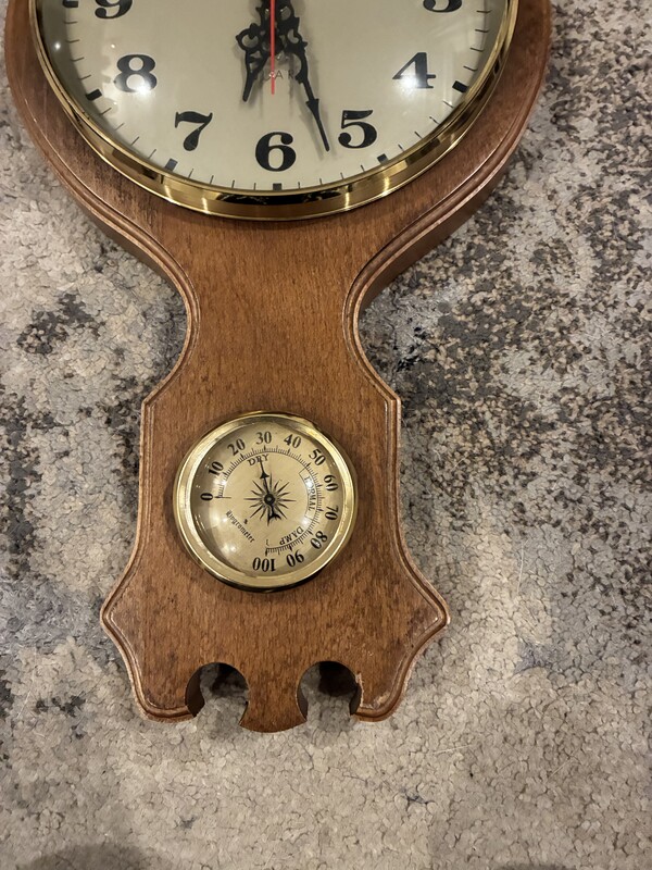 Elbląg Sprzedam piękny zegar scienny(stacja pogody) firmy Larex. Zegar jest sprawny, posiada termometr oraz pomiar