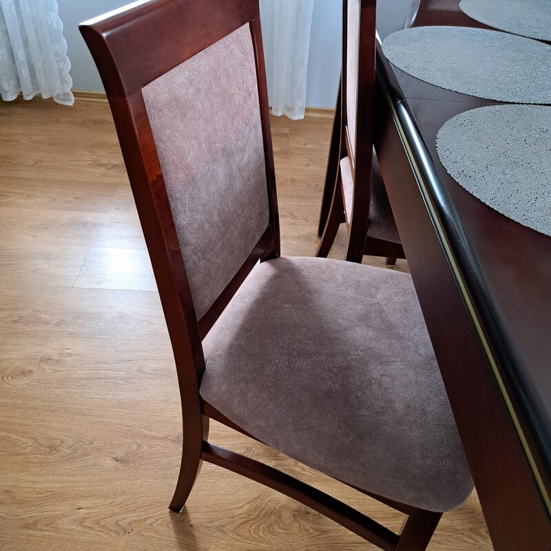 Elbląg Sprzedam drewniane meble stolni 6 krzeseł. Stół wymiar 150 na 90cm oraz jedna wkładka 50cm. Łącznie rozkladany