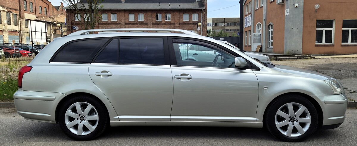 Elbląg Toyota Avensis 1,8Benzyna 120Km 2004Rok Nowy Rozrząd -Sprawna Klimatyzacja Tempomat