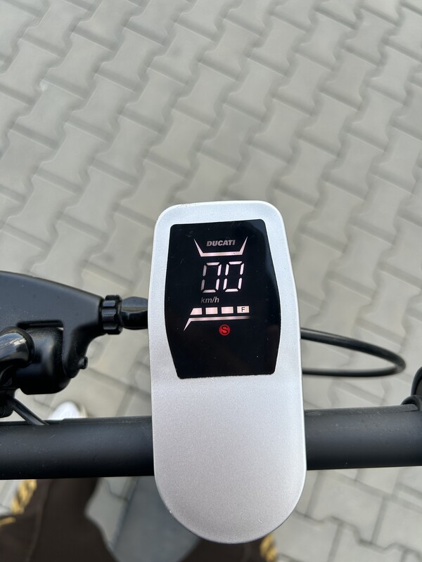 Elbląg Hulajnoga elektryczna City Cross-E – na sprzedaż Sprzedam hulajnogę elektryczną City Cross-E. Hulajnoga
