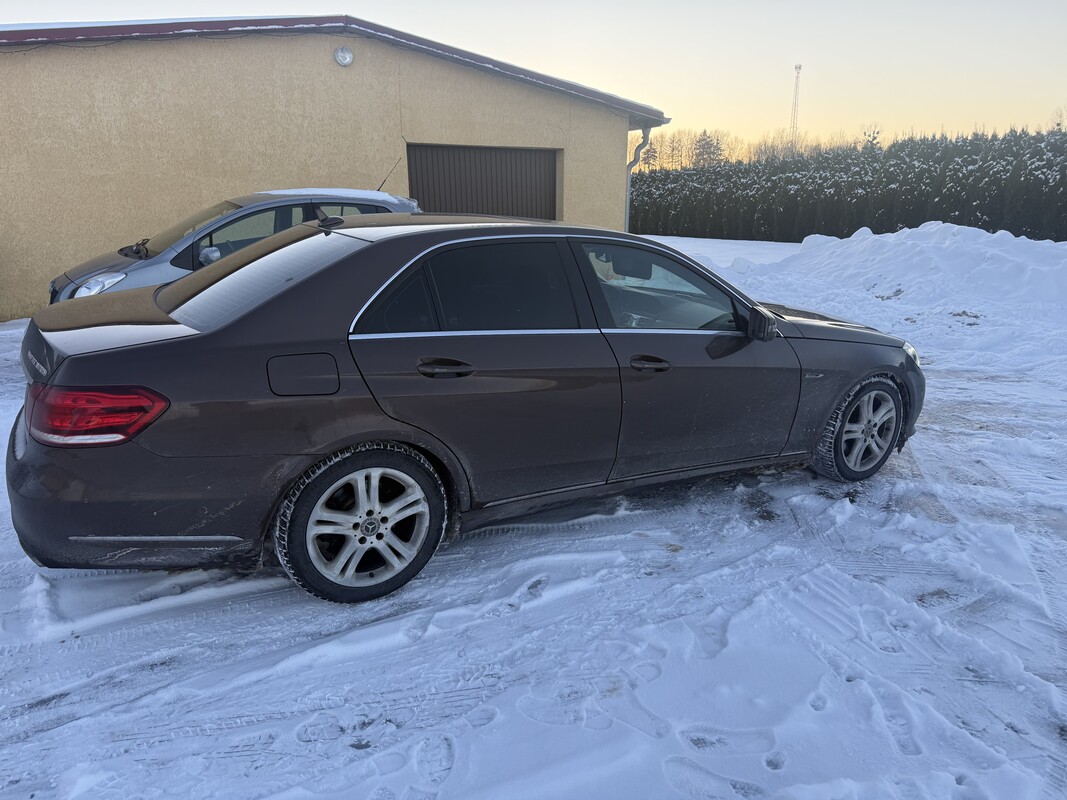 Elbląg Sprzedam Mercedesa E300 BlueTEC Hybrid o mocy 204 KM. Auto jest bardzo wygodne, dynamiczne, a przy tym naprawdę