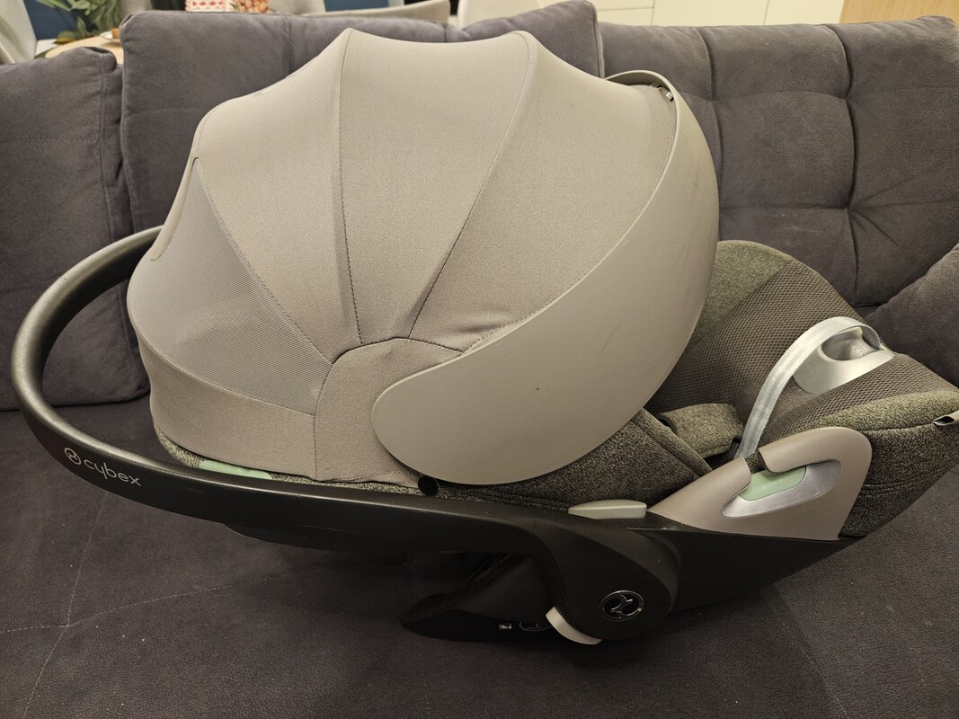 Elbląg Sprzedam nosidełko z obrotowa baza cybex cloudT i-Size z wkładką dla niemowląt, i wkładką regulująca ciepło,