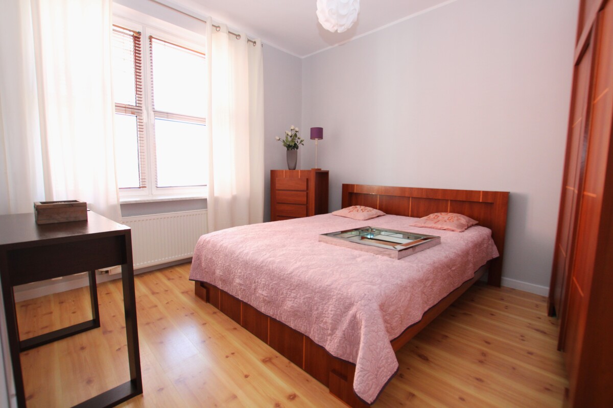 Elbląg NIERUCHOMOŚCI ANNA KRASZEWSKA Mieszkanie 3-pokojowe na Starym Mieście, ok.65 metrów ul. Stary