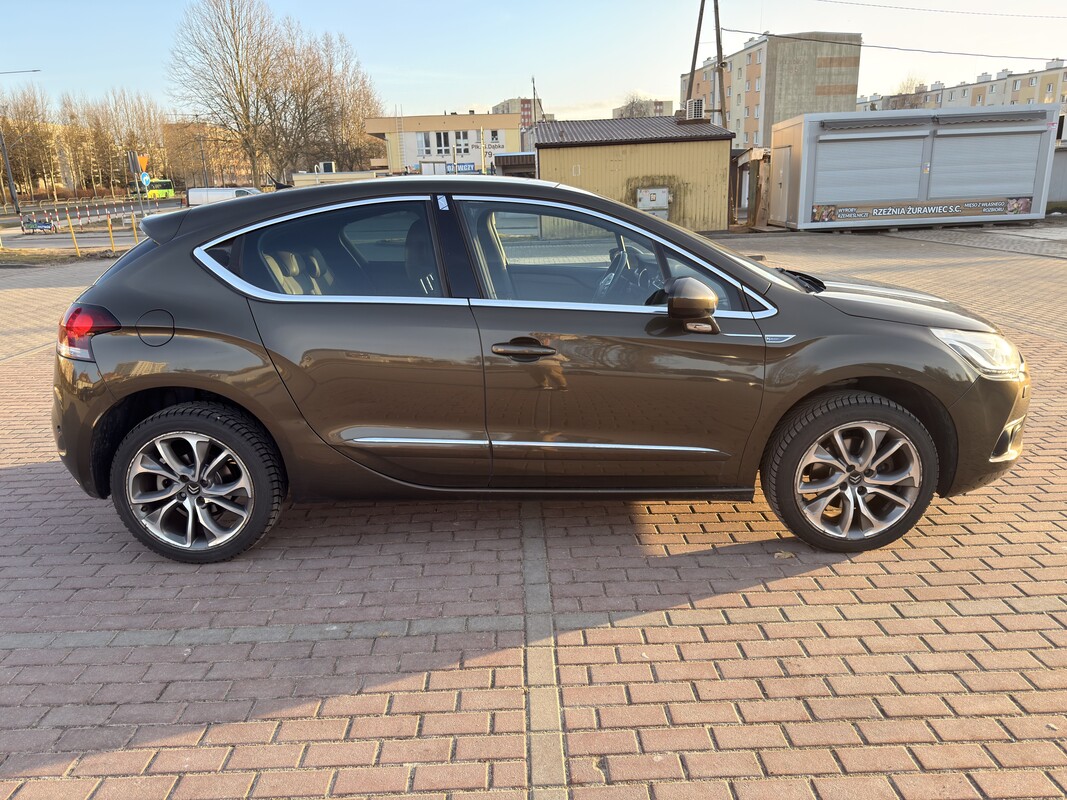 Elbląg Witam, Na sprzedaż mam samochód Citroen DS4 z 2011r. (data pierwszej rejestracji 2012), SoChic w wersji