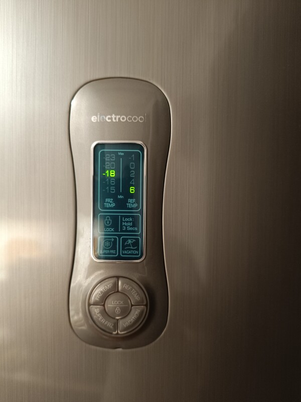 Elbląg Sprzedam lodówke z zamrażarką i kostkarką do lodu firmy LG Electrocool, Wymiary szer.60 wys.179cm. Odbiór