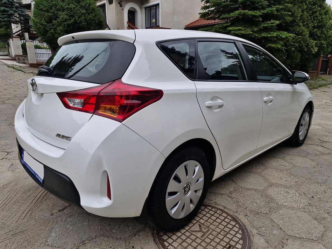 Elbląg Toyota Auris1.4 DieselModel 2016KlimatyzacjaŚwiatła LEDKupiona w Polskim Salonie