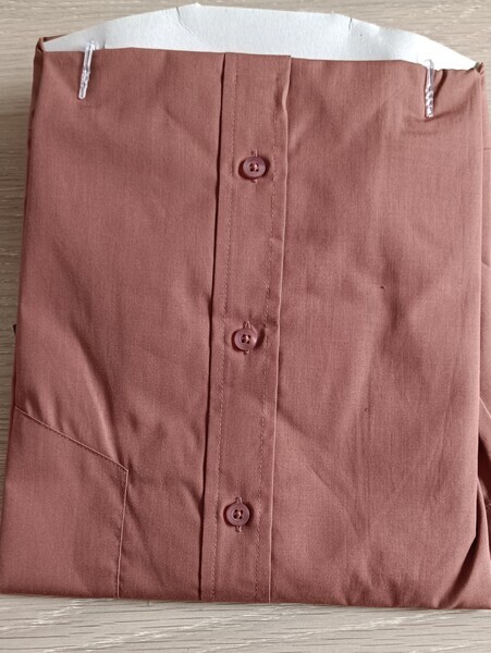 Elbląg Nowa koszula męska, rozm ok. XL, brązowa, na krótki rękaw. Cena 20 zl. Dlugosc 70 cm, szerokość 61 cm