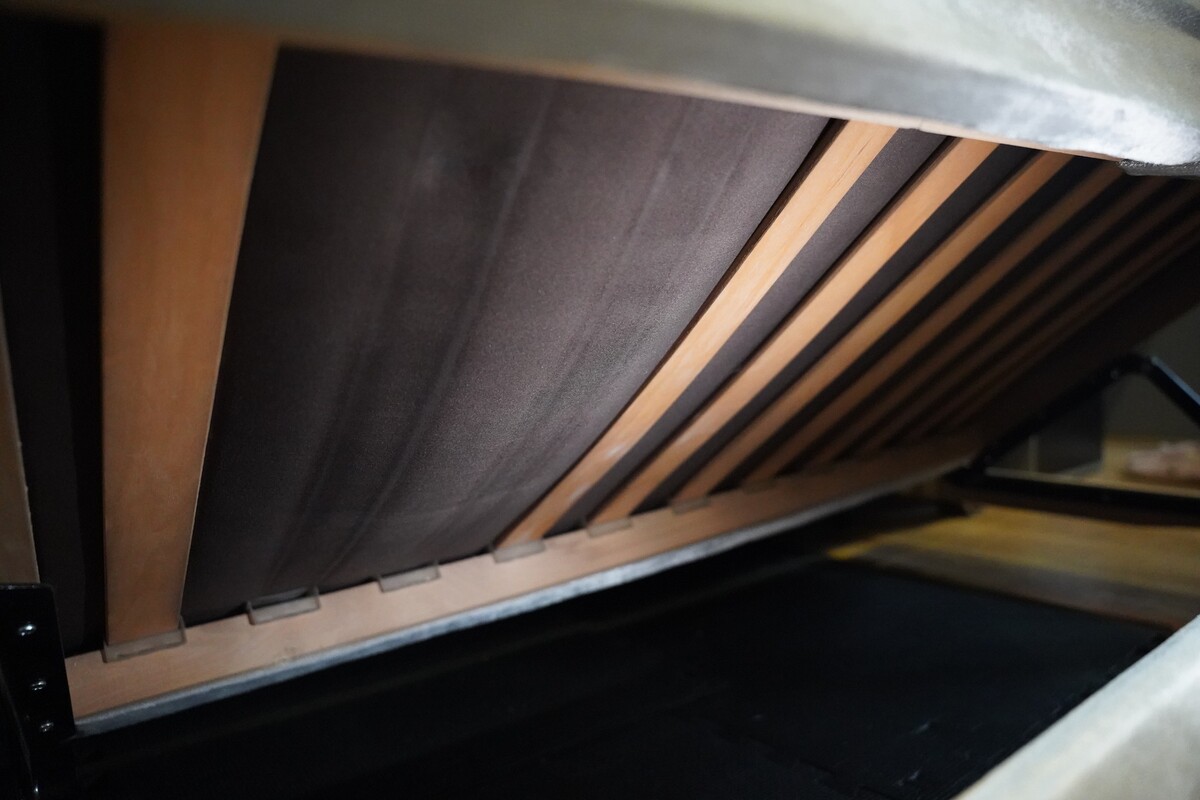 Elbląg Sofa narożna z funkcją spania i pojemnikiem – wygodna, zadbana
Na sprzedaż narożnik w dobrym stanie