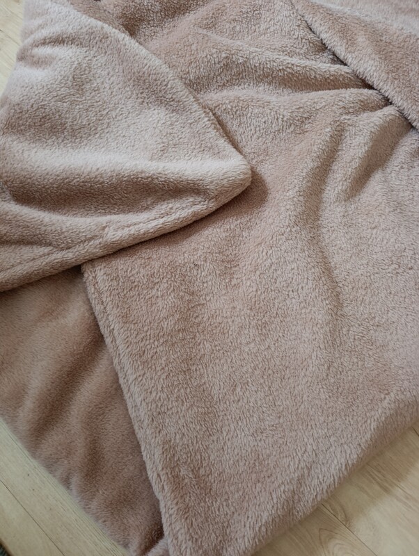 Elbląg Sprzedam kocyk dla psa Amiplay rozmiar XL. Stan bardzo dobry. Wymiary ok 150/90.Kontakt sms