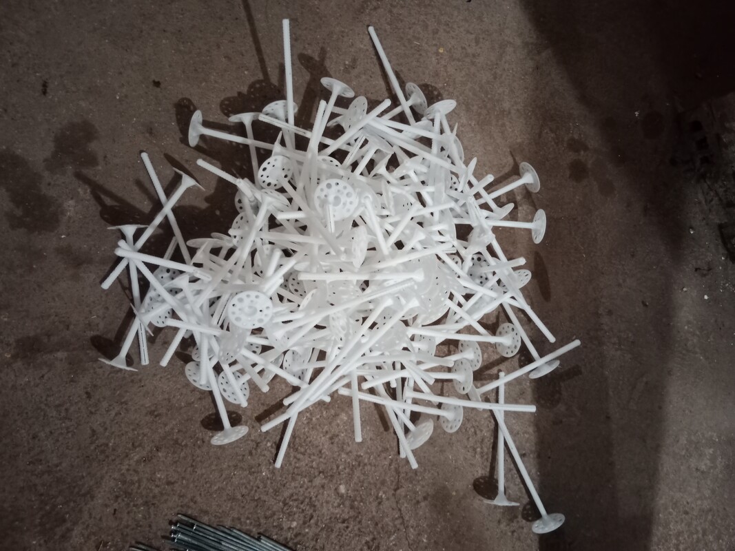 Elbląg Witam, mam do sprzedania kołki do styropianu z trzpieniem metalowym. Kołki są nowe - pozostałość po budowie.