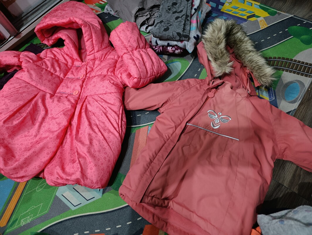Elbląg Sprzedam ubrania dla dziewczynki. Stan bardzo dobry/ dobry bez dziur czy plam. Rozmiar 98/104.Kurtka zimowa,