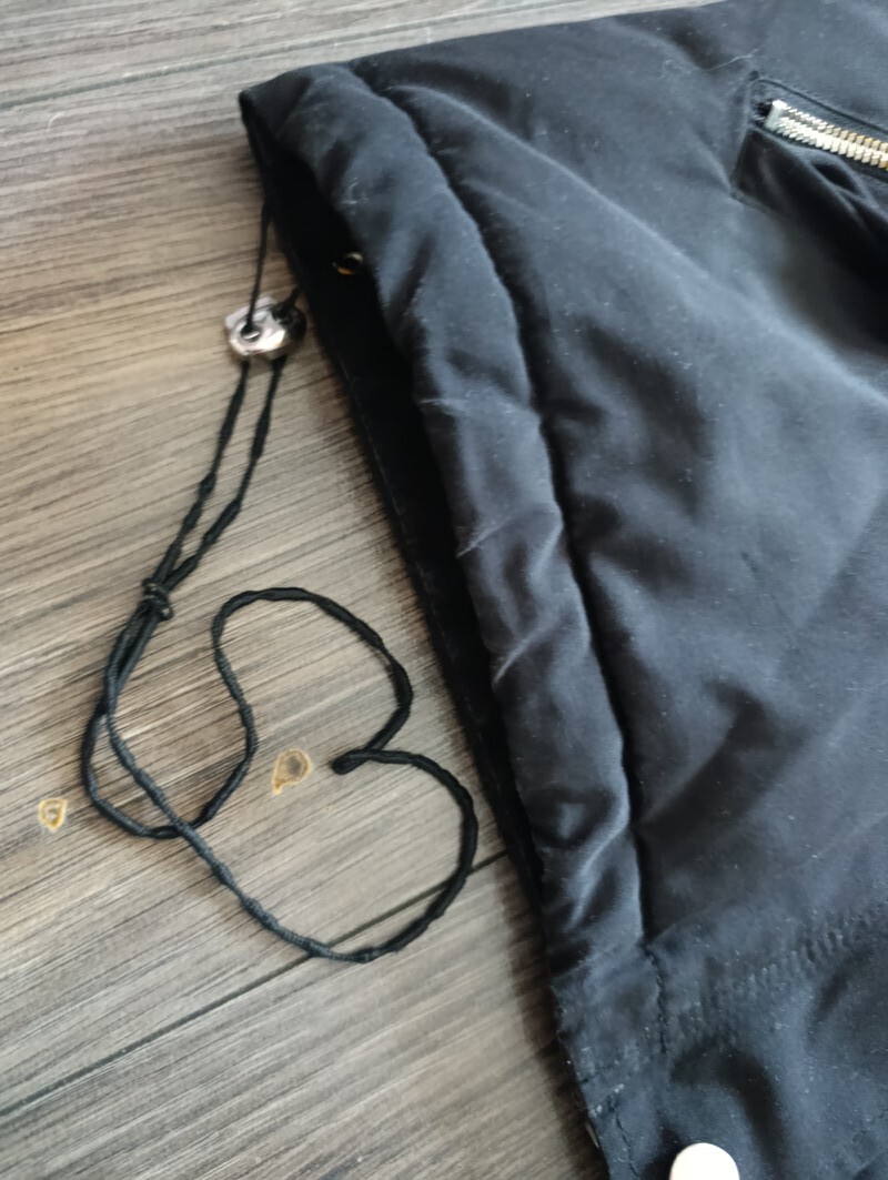 Elbląg Sprzedam czarną kurtkę damska na zimę. Stan dobry. Do wyprania. Rozmiar L kontakt sms