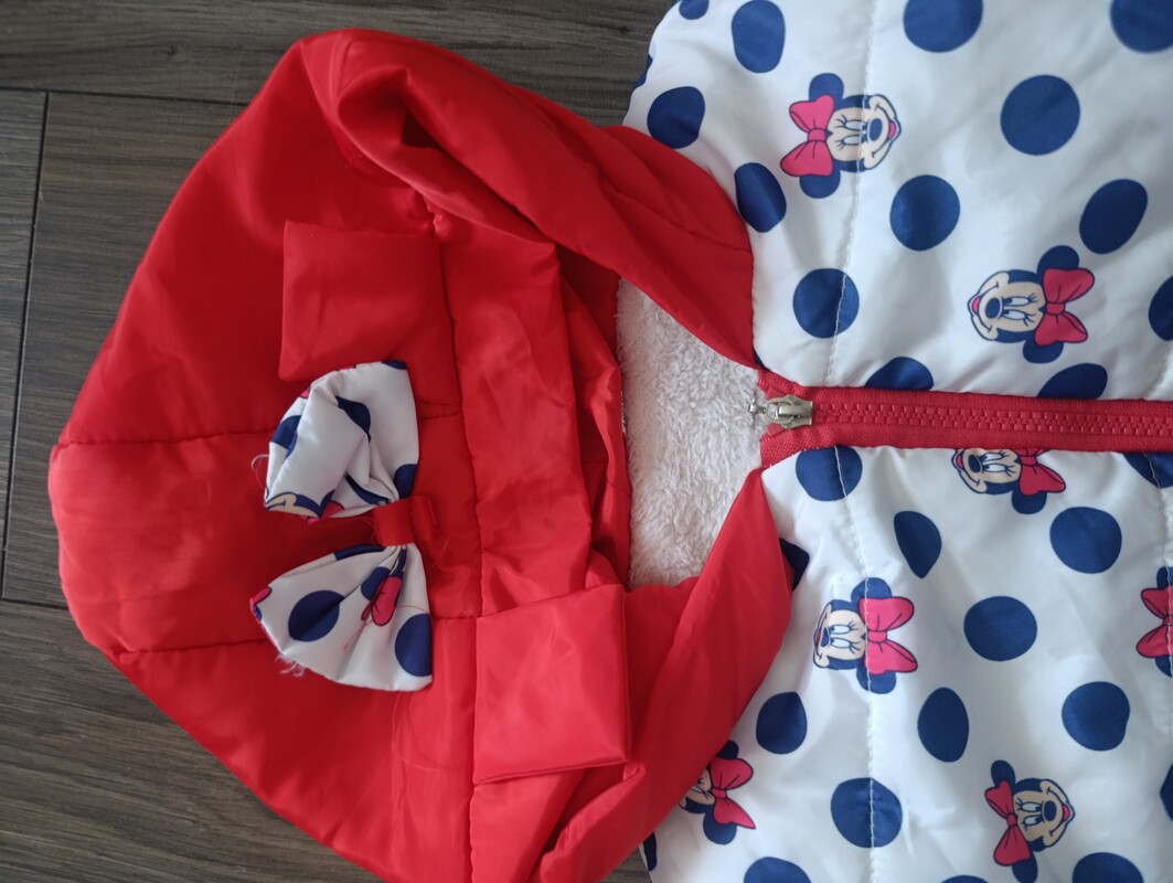 Elbląg Sprzedam kurtkę na zimę dla dziewczynki z motywem Myszki Minnie. Stan bardzo dobry jedynie małe zaciągnięcie na