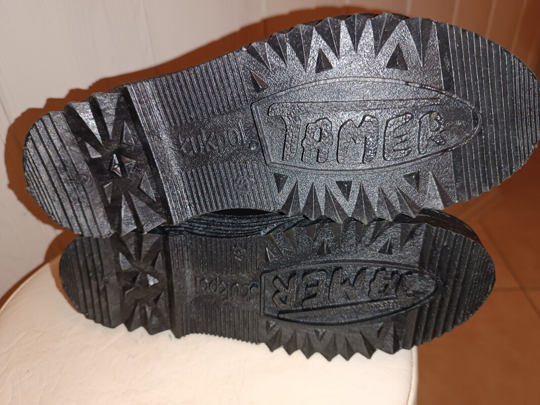 Elbląg Sprzedam nowe zimowe kozaki damskie w kolorze czarnym, w rozmiarze 37 /długość wkładki 23,7 cm/. Kozaki bardzo