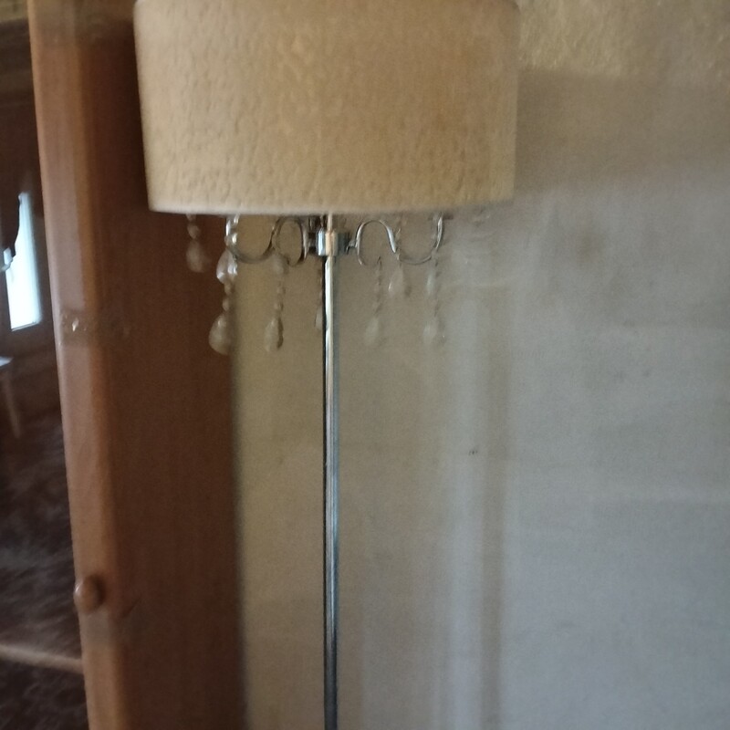 Elbląg Sprzedam lampę stojąca z abażurem Ecru, włącznik na stopę, z dodatkami, sznur biały, ,z żarówkami gratis