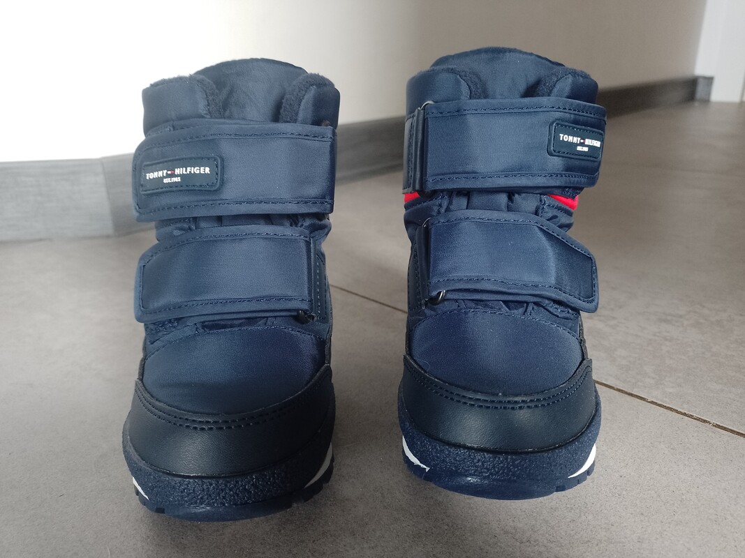 Elbląg Sprzedam buty dla dziecka Tommy Hilfiger kupione na Zalando. 
Buty Nowe w opakowaniu nie chodzone. Numer