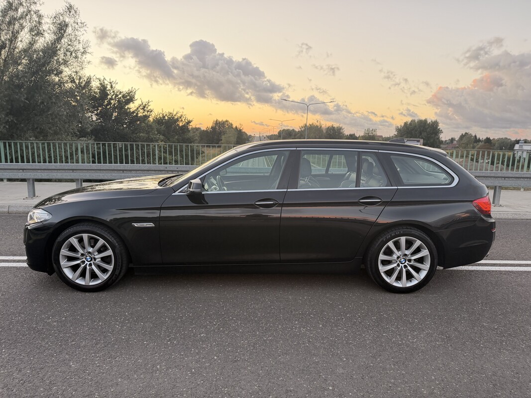 Elbląg BMW Serii 5 F11 520d Luxury Line z 2014 roku, wersja po liftingu, 190 KM, automat.