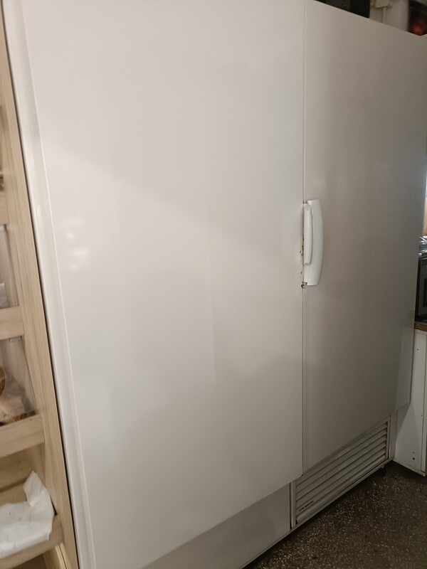 Elbląg Sprzedam krajalnicę sprawna działająca średnica ostrza 250mm firmy Royal catering cena 800złł Szafa