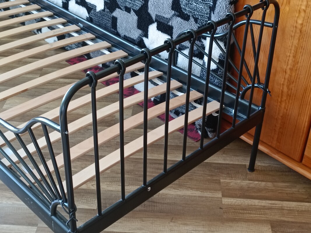 Elbląg Łóżko skręcane czarne z regulacją do 2m długości i szerokie 80 cm czarne razem za stelażem zdjęcia na komórkę i