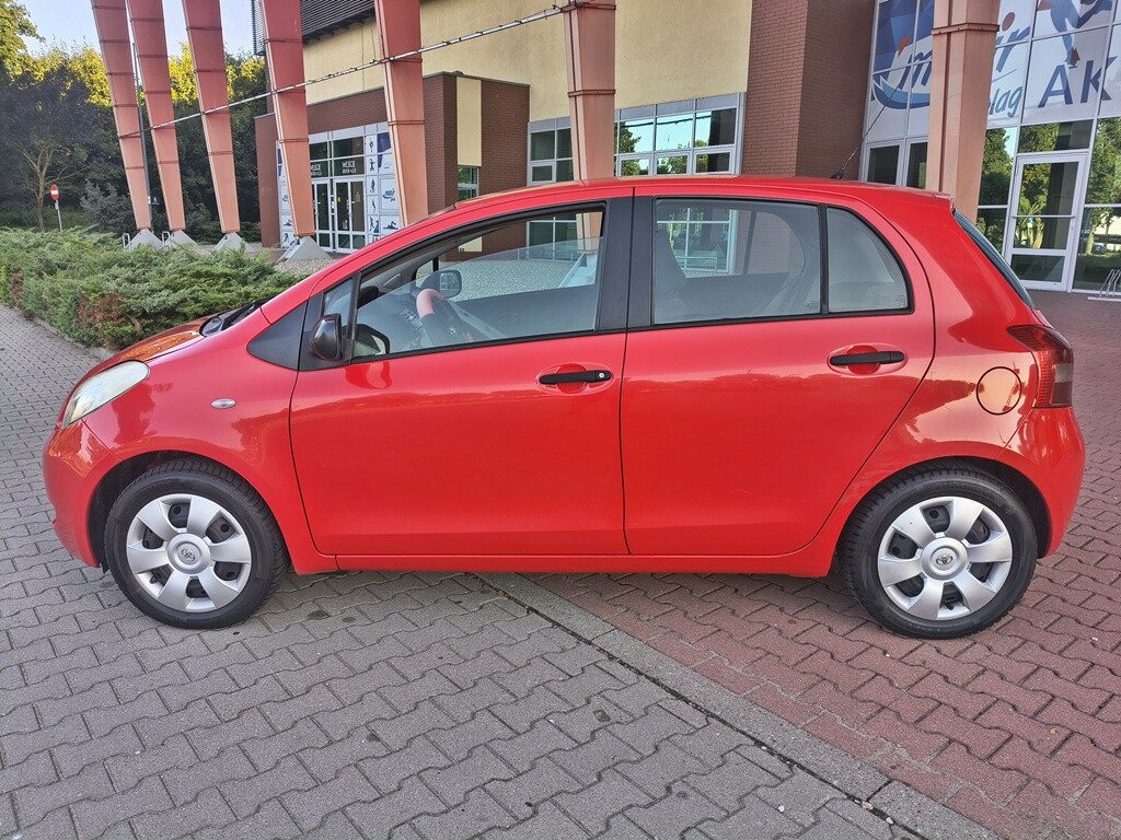 Elbląg TOYOTA YARISSilnik : 1.0 69KMZarejestrowana i opłacona